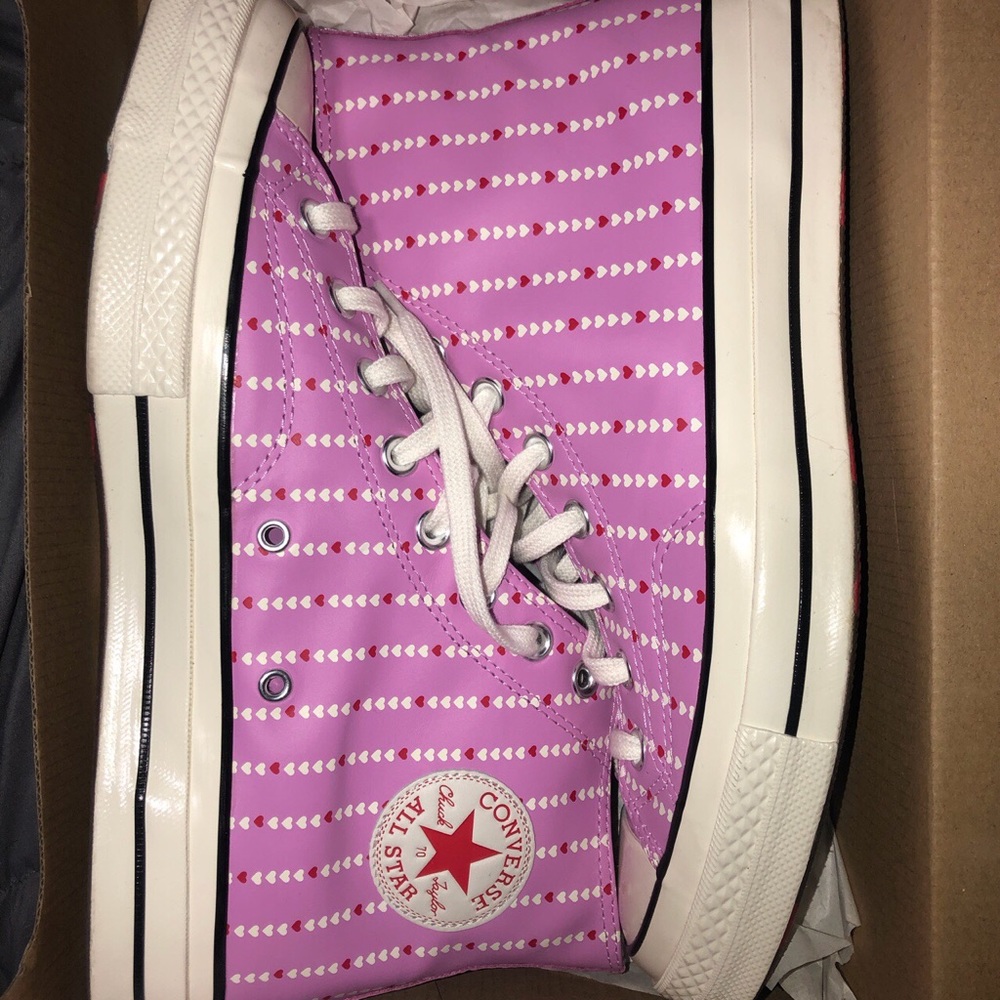 Converse - Picture 1 of 4